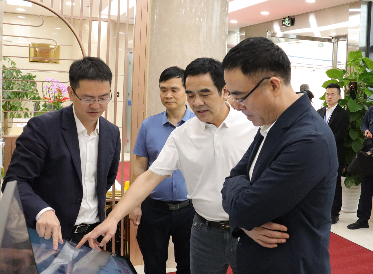 东莞市副市长乔雷调研律师、仲裁工作