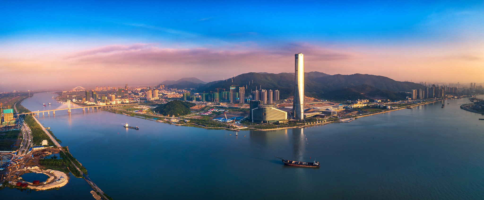广东省司法厅，东莞市委政法委、东莞市司法局等官方媒体以及南方日报、东莞广播电视台报道东莞市粤港澳大湾区仲裁高质量发展论坛隆重举办