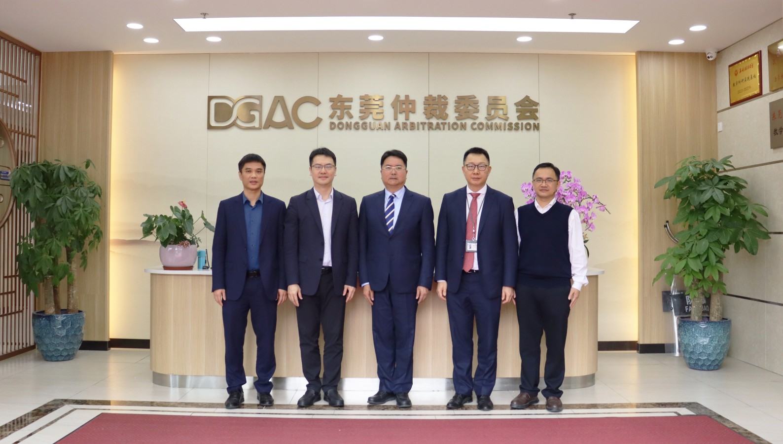 环太平洋律师协会会长李志强和广东陈梁永钜律师事务所创始合伙人陈锡康到访东莞仲裁委员会