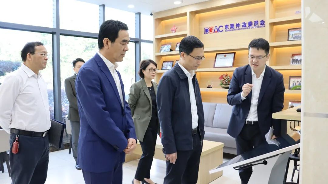 市委政法委调研东莞仲裁委、市律协涉外法治建设工作